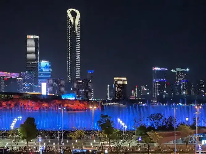 0元玩转这座城#音乐喷泉灯光秀\\n金鸡湖喷泉,也是苏州必打卡地分之