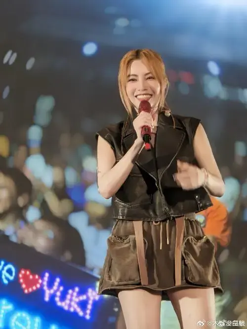 徐怀钰演唱会有自己的女生节##徐怀钰男粉吃那么好