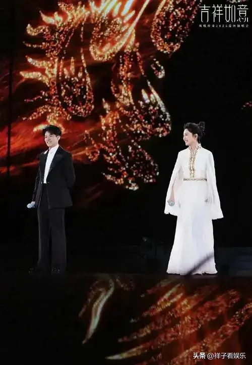 凤凰传奇北京鸟巢首场演唱会万人空巷,国民组合再创票房神话