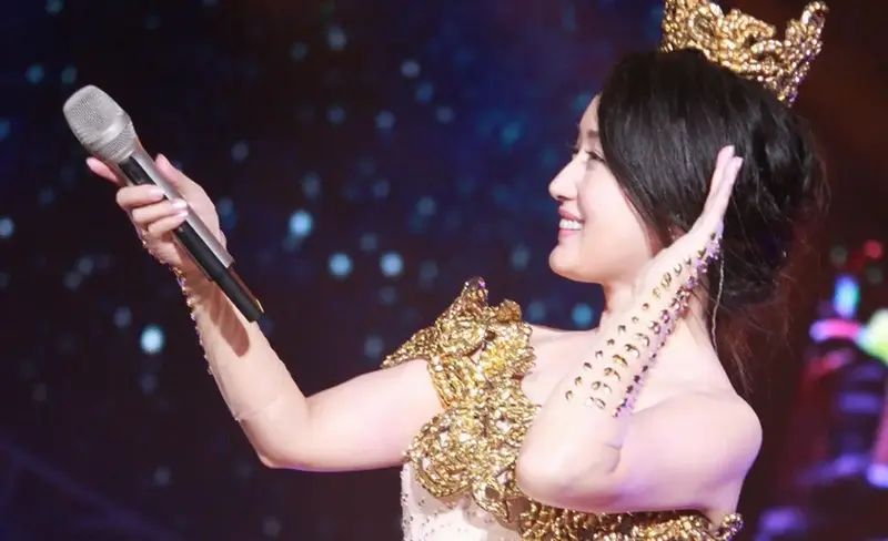 杨钰莹成都演唱会高清美图放送,多款公主造型凸显少女之心!
