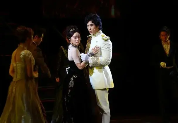 中文版音乐剧安娜卡列尼娜北京首演俄式风情唱响悲剧爱情传奇