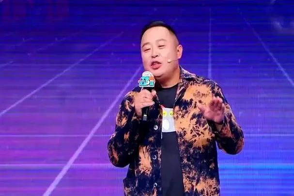 德云社跨界脱口秀,相声演员玩转新舞台,技多不压身收入高?