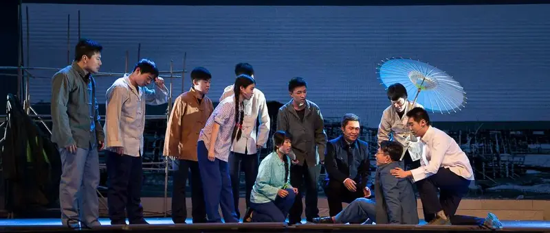 《追忆西迁年华——向西而歌》原创话剧震撼上演-西安交通大学新闻网