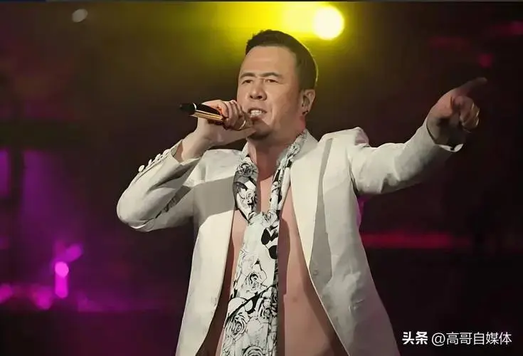 杨坤澳门演唱会圆满成功,一首《无所谓》,将现场气氛推向高潮!