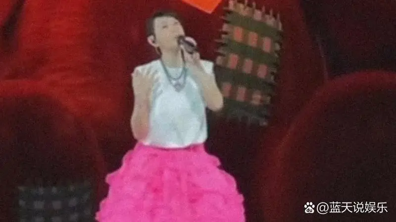 刘若英的演唱会现场,万人齐唱《后来》,那场面,简直是嗨翻天际亮 