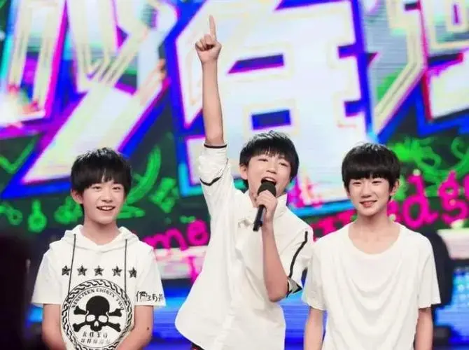 热门晚会的定海神针tfboys来了!王俊凯王源易烊千玺成年后首度合体!