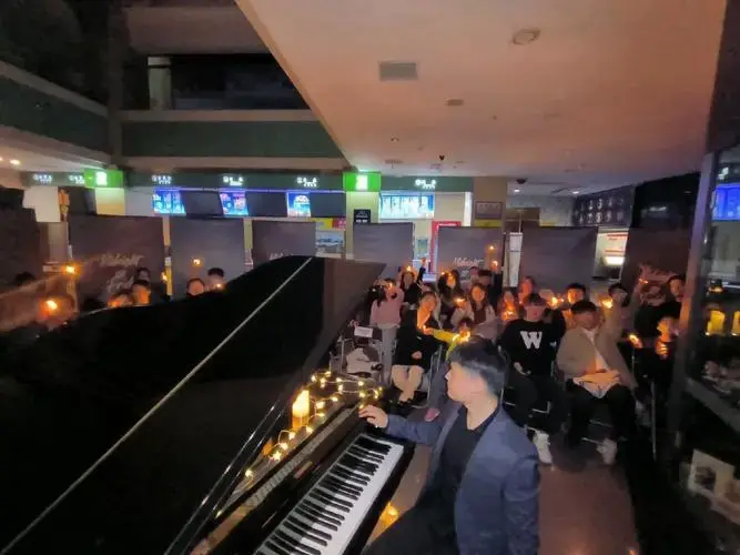 深夜电影院钢琴音乐会