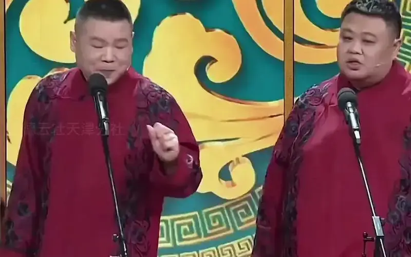 岳云鹏艺高人胆大,春晚舞台玩现挂