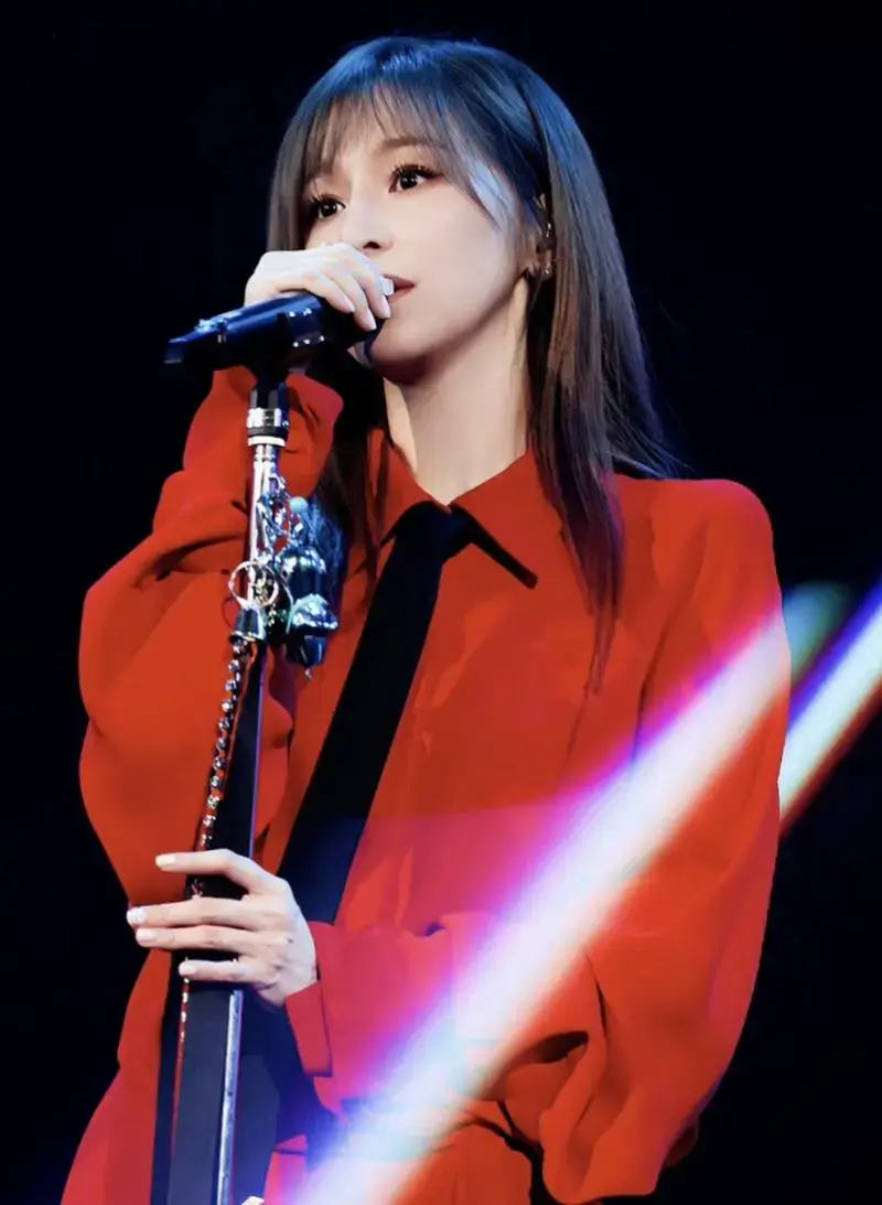 ˙●)?王心凌演唱会舞台照来啦~甜心教主 舞美唱跳都是满分!