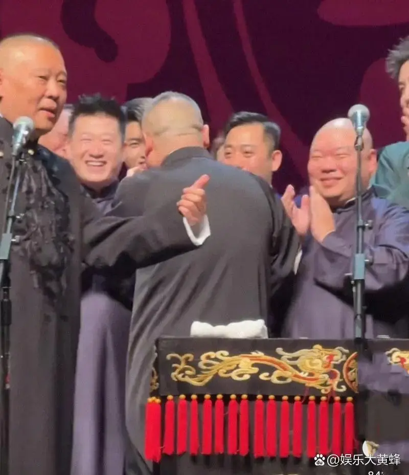 德云社封箱庆典,郭德纲于谦同台表演,岳云鹏现场落泪!