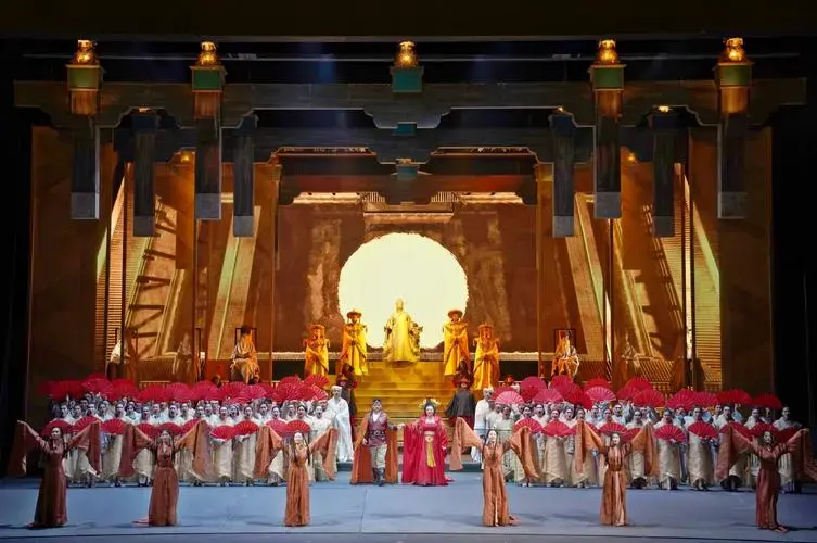 《图兰朵》终场《微笑王国》许忠很高兴,能够带领上海歌剧院的同仁们