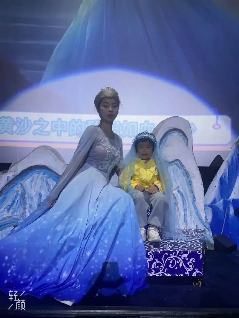 儿童剧冰雪奇缘 #艾莎公主舞台剧 #爱莎公主 #演出现场视 - 兑趑