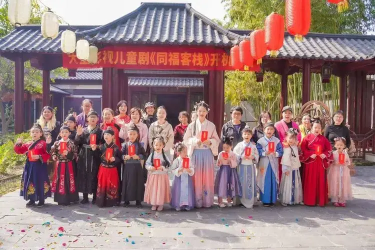 上海礼智信影视文化传媒出品的《中华五千年.同福客栈》正式开拍