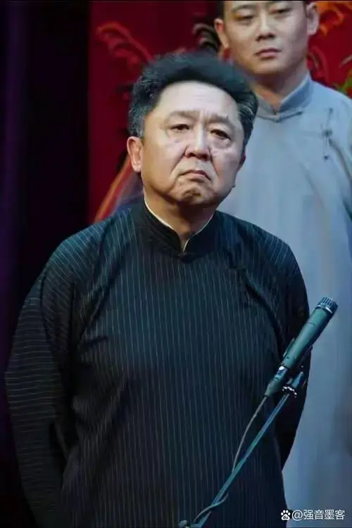 于谦56岁生日,德云社的温暖与争议
最近,德云社相声演员于谦迎来了56
