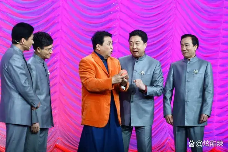 岳云鹏与孙越在2025年央视春晚的相声表演《我们一起说相声》后,竟