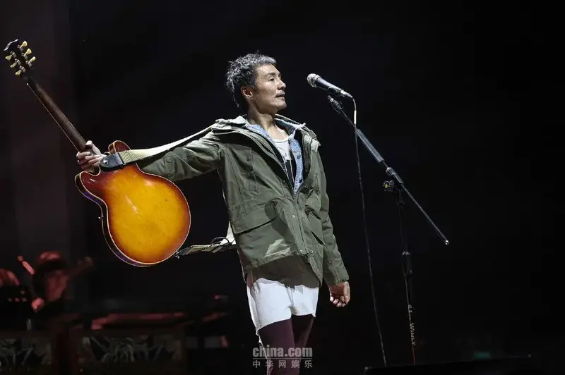 独家:朴树北京开唱 现场演唱六首新歌引粉丝尖叫(15/17)