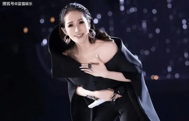 被质疑假唱,萧亚轩的复出之路咋这么难_舞台_音乐节拍_身体