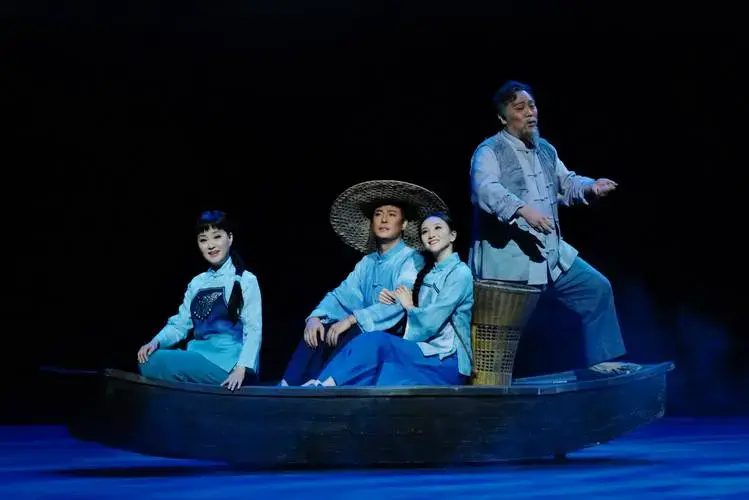 原创歌剧《边城》在中央歌剧院剧场首演_湘西_沈从文_贾真