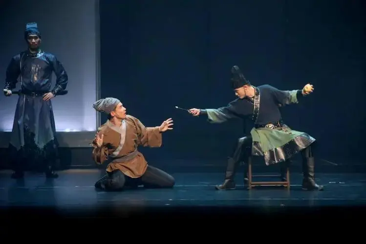 当晚,由中国国家话剧院出品,演出的《蓟州疑云》作为开幕大戏隆重上演