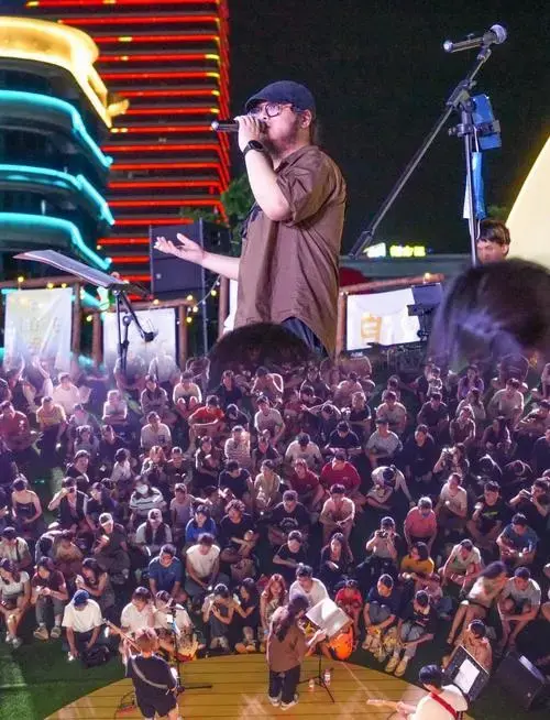白鲸乐队演出又来了[打call]音浪高涨