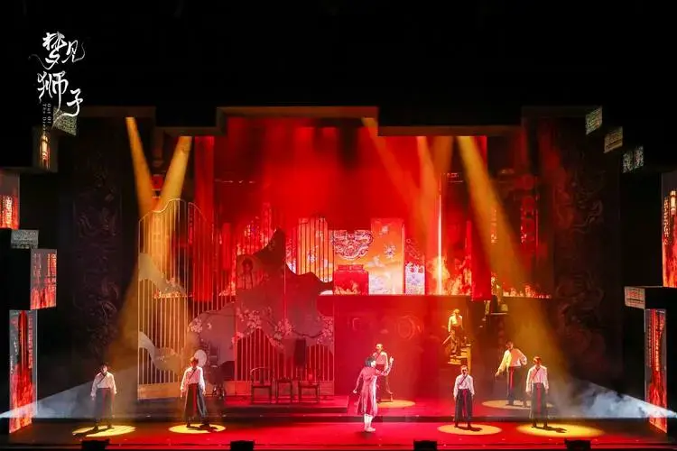 音乐剧《梦见狮子》目前正在上海大剧院热演,在当下国潮国风热的潮流