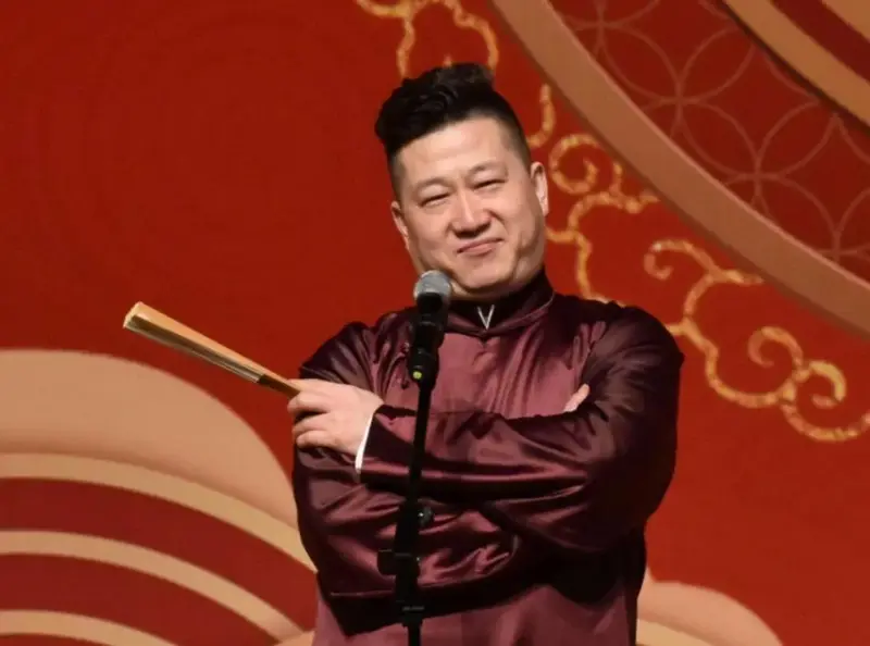 张鹤伦《扒马褂》是哪一年哪一场,他在哪一年加入德云社