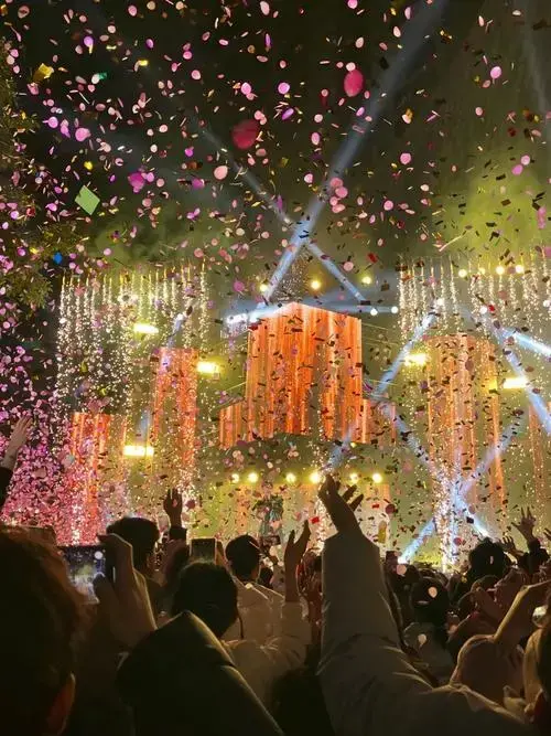 n今晚还有新年音乐会!