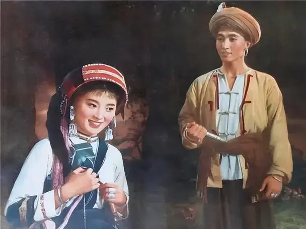 《阿诗玛》改编成了同名电影文学剧本《阿诗玛》,随后上海海燕电影