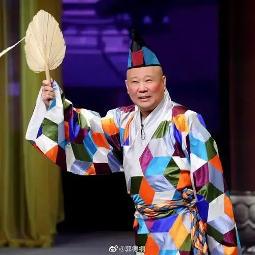 2024年全球38场相声,25场京剧,这样的郭德纲,为啥还要去诋毁