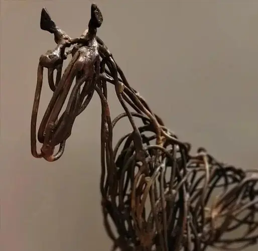 废旧金属的华丽转身:感受生命的韵味 🎨