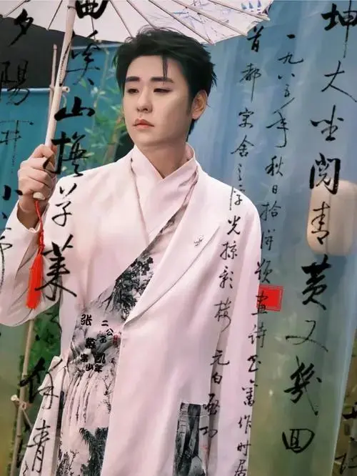 🌟 张云雷:星光璀璨的相声演员 🌟