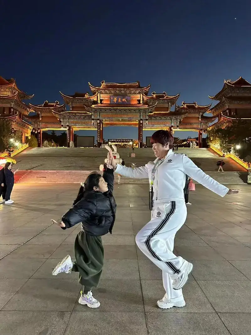 最佳搭档 #默契配合 相约威海华夏城 - 抖音