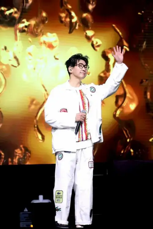 品冠北京演唱会暖心落幕 大合唱庆生感动满满