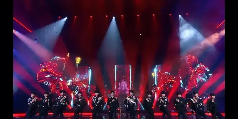 新年音乐会里的《骑士精神》是全员12个小孩的舞台但是大部分舞台唱词