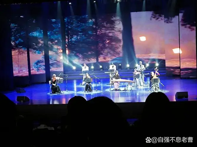生活的脚步来听一场音乐会,让自己置身音乐之中,回到音乐千年之前