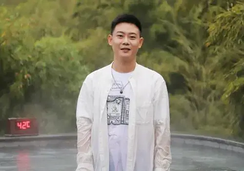 德云社大管家栾云平粉丝超百万,送福利让人意外,栾怼怼上线