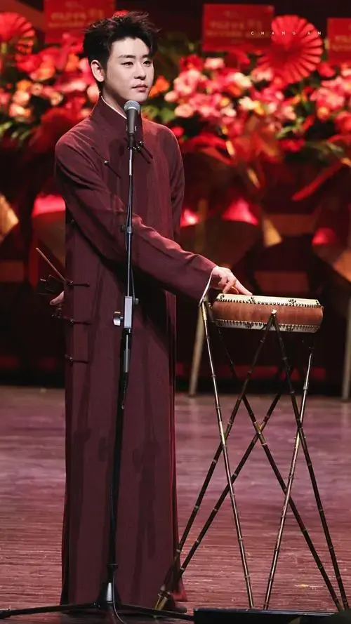 如何评价张云雷在2025年1月22日大封箱演出中 演唱的京韵大鼓《华容道