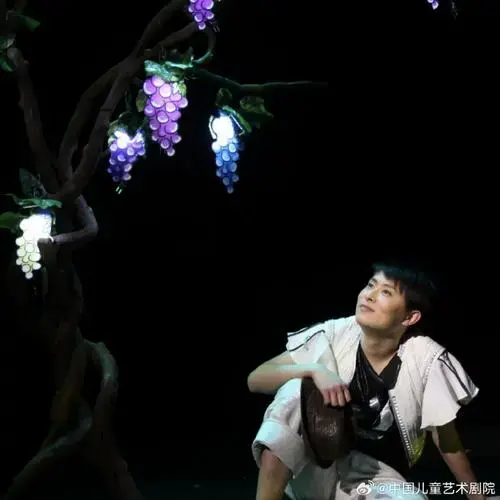 本周末,儿童剧《伊索寓言》继续与您相约假日经典小剧场,演出一开场