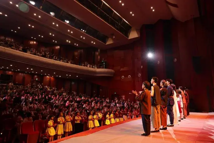 话剧《先锋少年》火热加演,全国巡演即将来袭_红色_观众_舞台