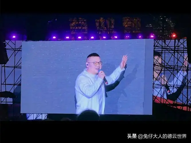 德云社岳云鹏巡演官宣,网友质疑引发热议,演唱会能否盈利?