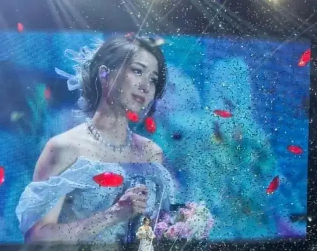 钟嘉欣演唱会惊喜不断,众多神秘嘉宾助阵
