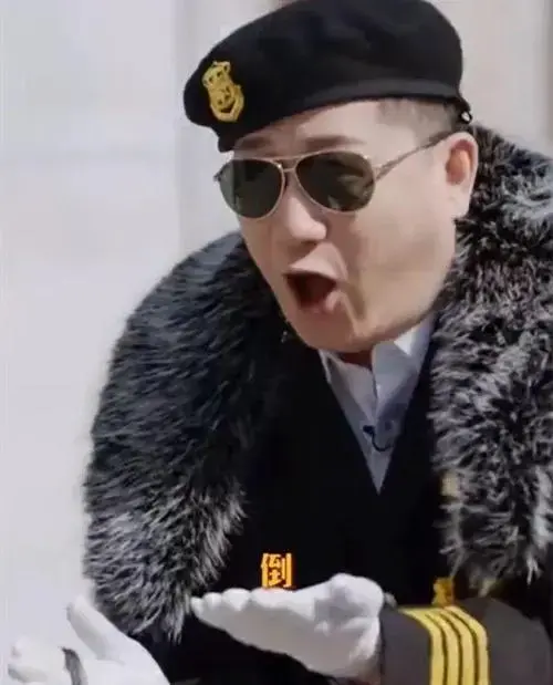 张鹤伦皮草登场,德云社的时尚革命开始了!