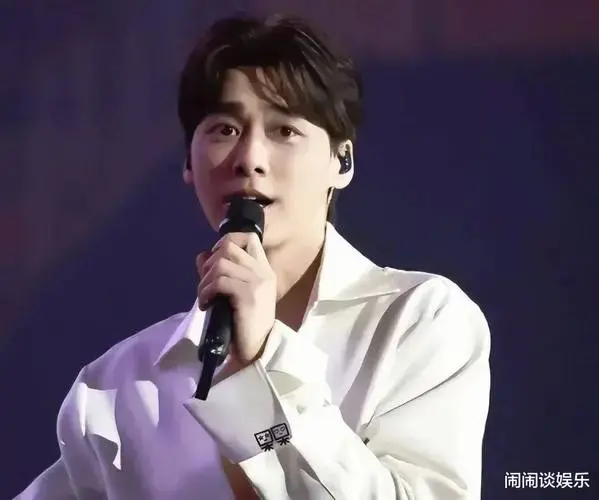 李易峰复出演唱会门票炒至万元,一张合影收费13000