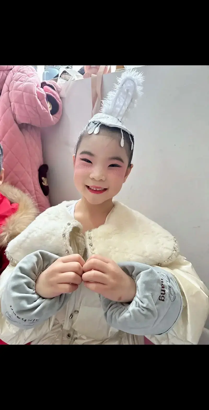 2024年春节戏曲晚会拍摄.#舞台演出 #孩子们棒棒哒 少儿 - 抖音