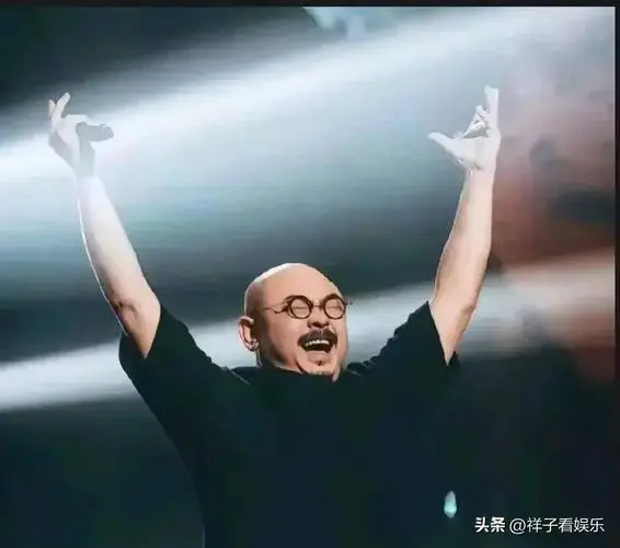 刀郎武汉演唱会《虞美人故乡》直击灵魂,现场观众泪洒当场