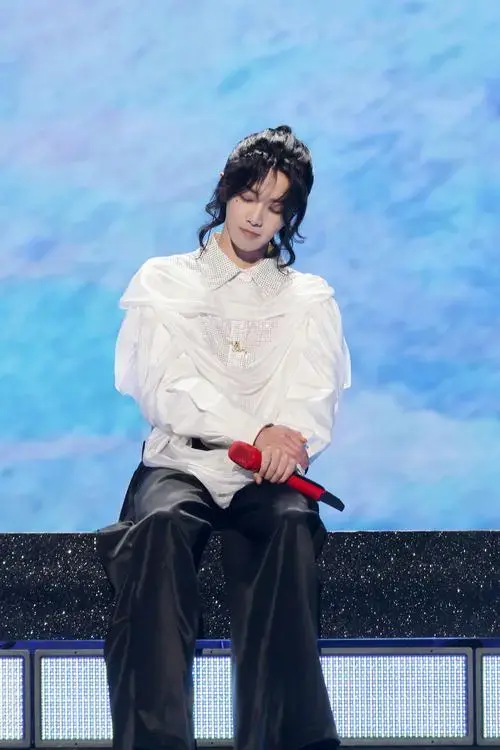 华晨宇火星演唱会燃爆全场,人气爆棚创纪录!