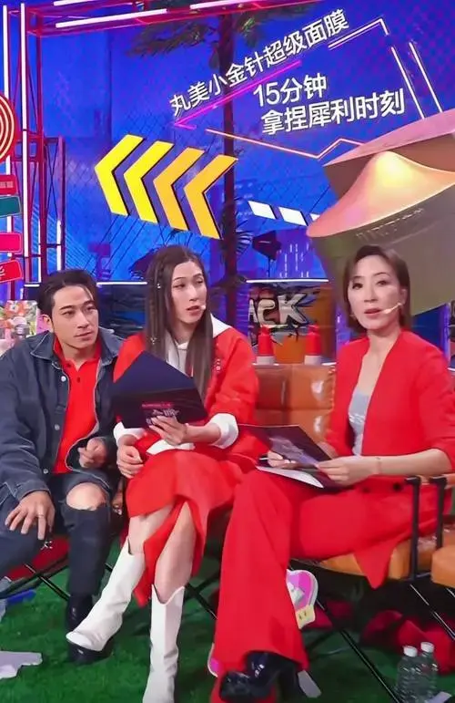 回忆杀!tvb三位离巢花旦罕见合体节目,现场合唱引观众泪目