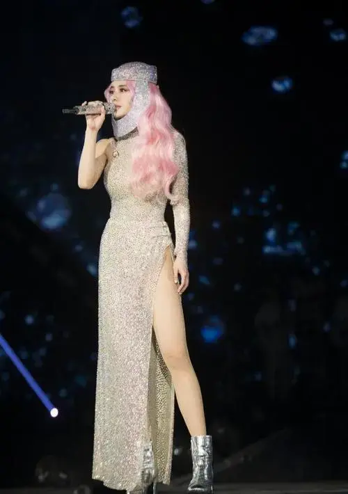 蔡依林巡演重启,精美舞台造型惊艳全程,歌好人美还说40岁真好
