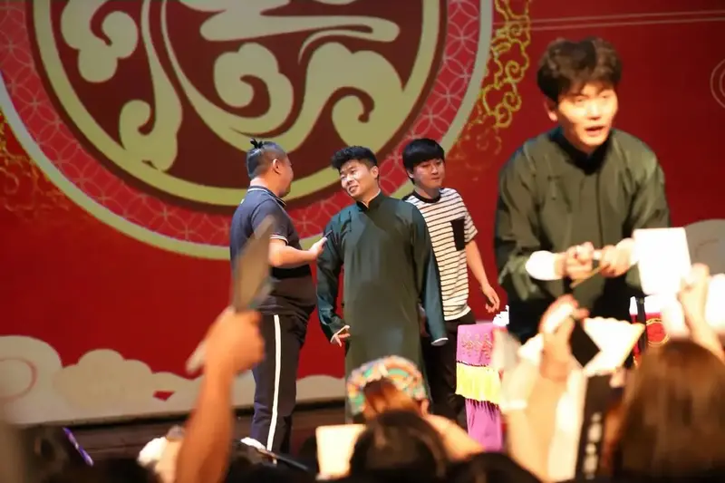 《九良被迫加班图》😂😂😂 #德云社 #孟鹤堂周九良 # - 抖音