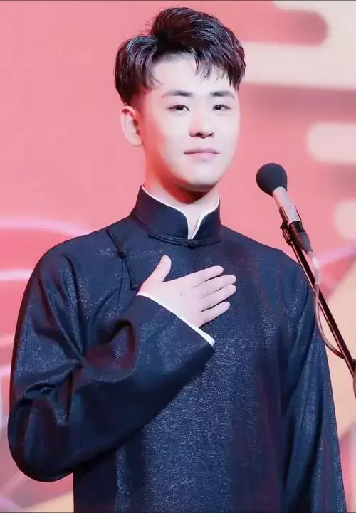 2025德云社封箱演出引热议!张云雷舞台魅力惊人